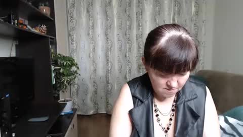 Snapshot of _illusion_ chatting on 10.10.25 Illusion online show from 10.10.25