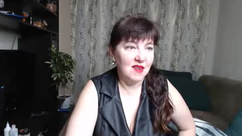 Snapshot of _illusion_ chatting on 10.14.25 Illusion online show from 10.14.25