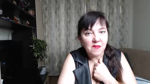 Snapshot of _illusion_ chatting on 10.21.25 Illusion online show from 10.21.25