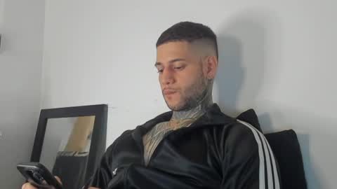 Snapshot of _jamesleandros chatting on 06.11.26 jeison online show from 06.11.26