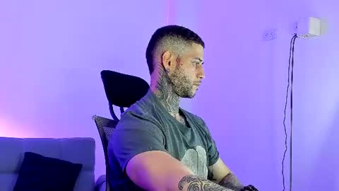 Snapshot of _jamesleandros chatting on 06.24.26 jeison online show from 06.24.26