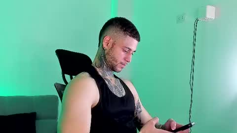 Snapshot of _jamesleandros chatting on 07.06.26 jeison online show from 07.06.26