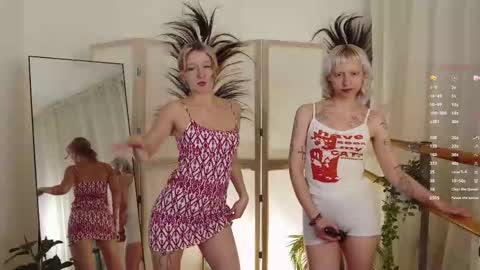 Snapshot of _jessica_jane_ chatting on 11.22.25 Lolly and Dora online show from 11.22.25