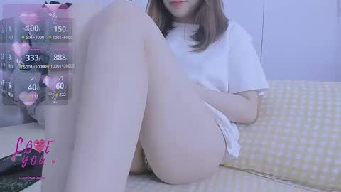 Snapshot of _joly_ chatting on 10.18.25 Joly online show from 10.18.25