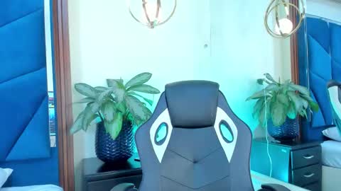 Snapshot of _julisweet_ chatting on 11.24.25 _julisweet_ online show from 11.24.25