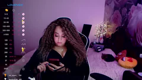 Snapshot of _just_a_queen_3 chatting on 12.04.24 _just_a_queen_3 online show from 12.04.24