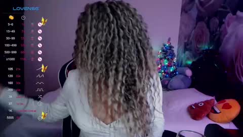 Snapshot of _just_a_queen_3 chatting on 01.04.25 _just_a_queen_3 online show from 01.04.25