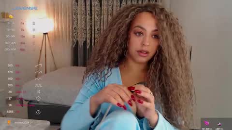 Snapshot of _just_a_queen_3 chatting on 10.01.25 _just_a_queen_3 online show from 10.01.25