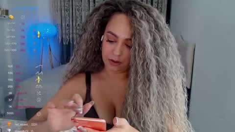 Snapshot of _just_a_queen_3 chatting on 11.05.25 _just_a_queen_3 online show from 11.05.25