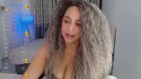 Snapshot of _just_a_queen_3 chatting on 11.06.25 _just_a_queen_3 online show from 11.06.25