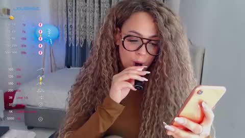 Snapshot of _just_a_queen_3 chatting on 11.18.25 _just_a_queen_3 online show from 11.18.25