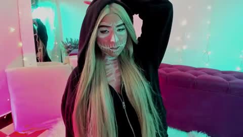 _karine01 online show from 10.19.25