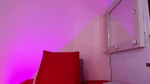 Snapshot of _kendall_07 chatting on 09.24.25 Kendall online show from 09.24.25