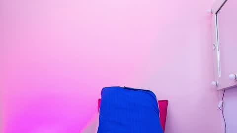 Snapshot of _kendall_07 chatting on 10.06.25 Kendall online show from 10.06.25