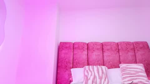 Snapshot of _kendall_07 chatting on 11.10.25 Kendall online show from 11.10.25