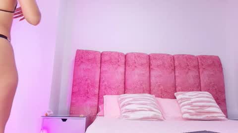 Snapshot of _kendall_07 chatting on 11.24.25 Kendall online show from 11.24.25