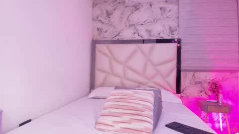 Kendall online show from 04.18.26