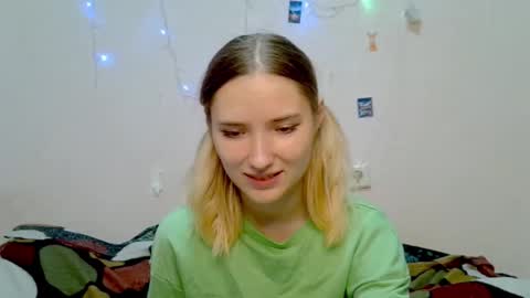 Snapshot of _kikiclark_ chatting on 09.28.25 _kikiclark_ online show from 09.28.25