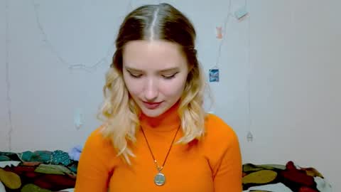 Snapshot of _kikiclark_ chatting on 10.02.25 _kikiclark_ online show from 10.02.25