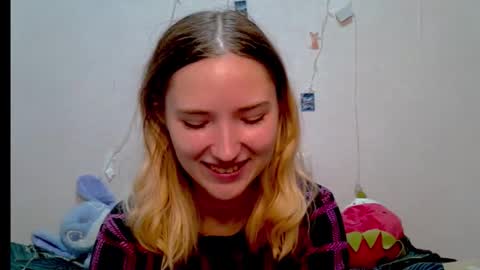 Snapshot of _kikiclark_ chatting on 10.04.25 _kikiclark_ online show from 10.04.25