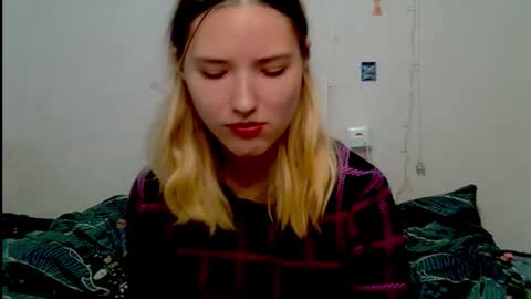 Snapshot of _kikiclark_ chatting on 10.05.25 _kikiclark_ online show from 10.05.25