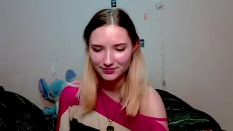 Snapshot of _kikiclark_ chatting on 10.11.25 _kikiclark_ online show from 10.11.25