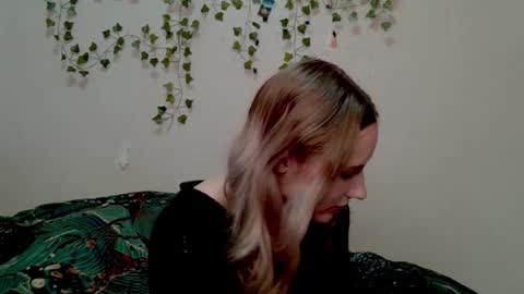 Snapshot of _kikiclark_ chatting on 10.29.25 _kikiclark_ online show from 10.29.25