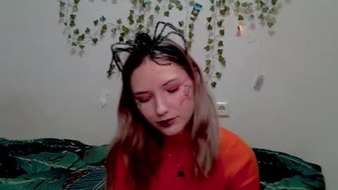 Snapshot of _kikiclark_ chatting on 10.31.25 _kikiclark_ online show from 10.31.25