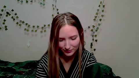 Snapshot of _kikiclark_ chatting on 11.05.25 _kikiclark_ online show from 11.05.25