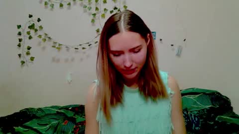 Snapshot of _kikiclark_ chatting on 11.21.25 _kikiclark_ online show from 11.21.25