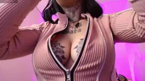 Snapshot of _kur0mi_ chatting on 02.08.25 _kur0mi_ online show from 02.08.25