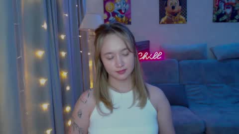 _lalune_ online show from 12.19.24