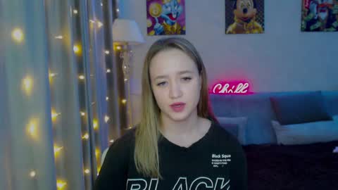 _lalune_ online show from 12.20.24