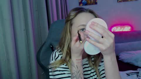 _lalune_ online show from 01.06.25