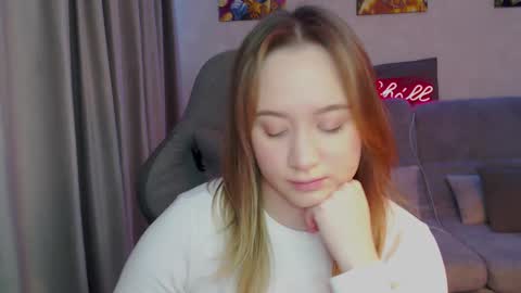 _lalune_ online show from 03.03.25