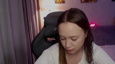 _lalune_ online show from 09.18.25