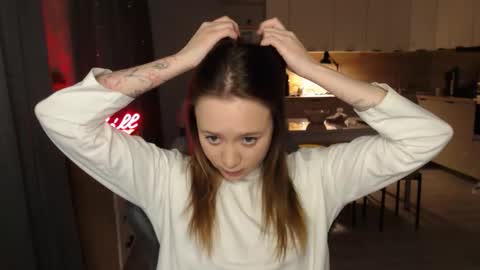 Snapshot of _lalune_ chatting on 02.12.26 _lalune_ online show from 02.12.26