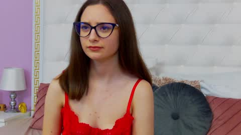 Lena Paul online show from 02.06.25