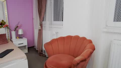 Lena Paul online show from 03.04.25