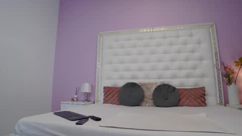 Lena Paul online show from 12.05.25