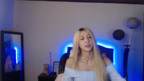 Snapshot of _lia_baby chatting on 09.24.25 Lia online show from 09.24.25