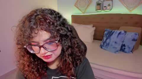 Snapshot of _lilly_miller chatting on 11.19.25 Liily online show from 11.19.25