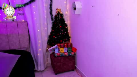 Snapshot of _little_ivy chatting on 01.03.25 Ivy 3 online show from 01.03.25