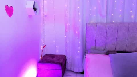 Snapshot of _little_ivy chatting on 01.20.25 Ivy 3 online show from 01.20.25