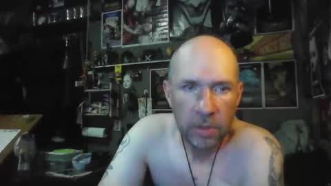 Snapshot of _longfellow chatting on 04.11.26 That guy online show from 04.11.26