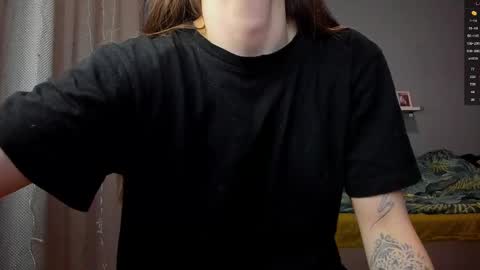 Snapshot of _lorra chatting on 02.21.25 _lorra online show from 02.21.25