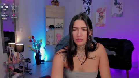  Laura  Independent Model  online show from 01.13.25