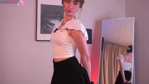 Snapshot of _louiseana_ chatting on 06.18.26 _louiseana_ online show from 06.18.26