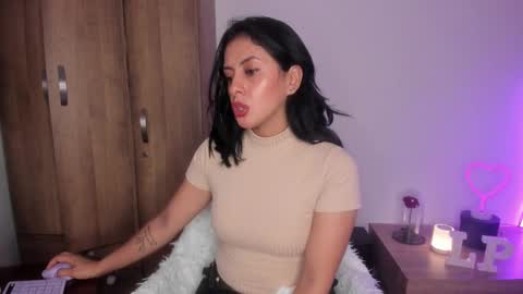   online show from 10.08.25