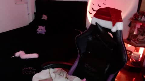 Queen.  Help me reach 100 thumbs up  online show from 12.07.24